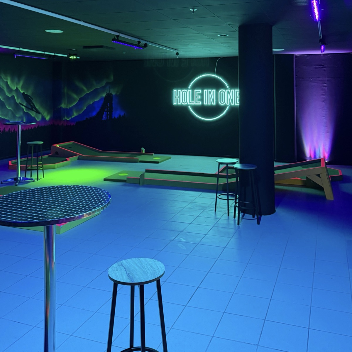 Arctic Glow Minigolf Jyväskylä — hohtava UV-valaistu minigolfrata (Jyväskylä)